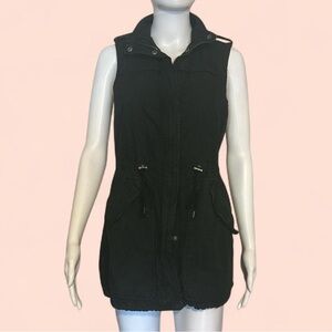 Levi’s Black Sleeveless Jacket